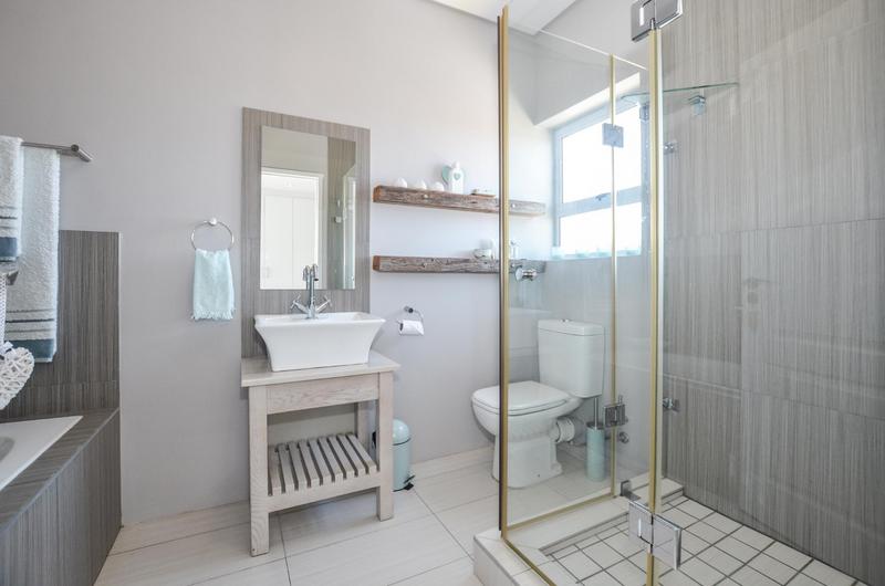 5 Bedroom Property for Sale in Country Club Western Cape